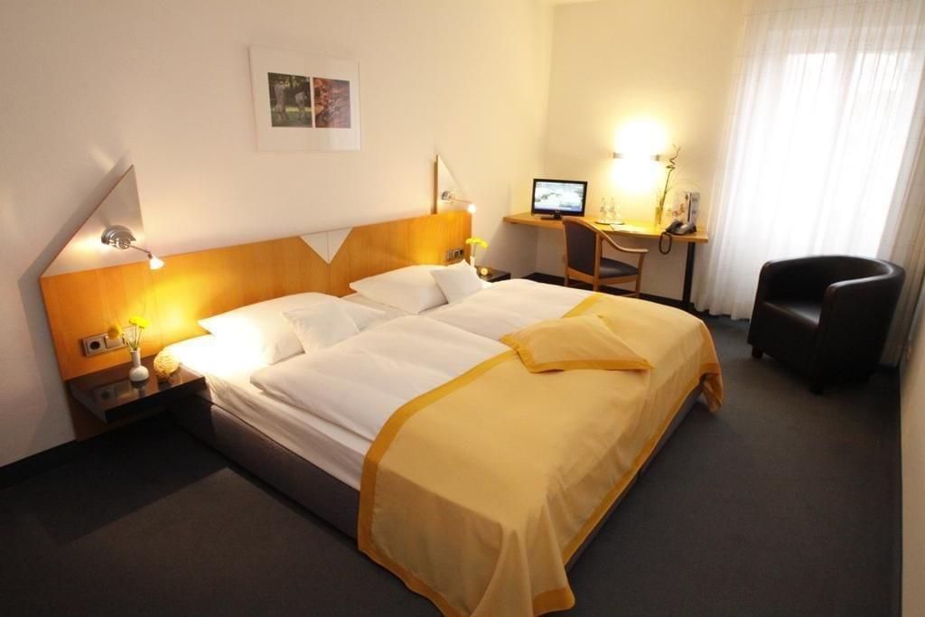 Prima Hotel Havelland Gross Kreutz Bagian luar foto